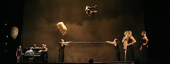 Russischer Baren bei Cirque Eloize (Foto:MartiN Schmitz)